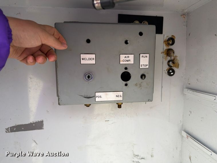 image for item EV7002 2007 Chevrolet Silverado 2500HD utility bed pickup truck