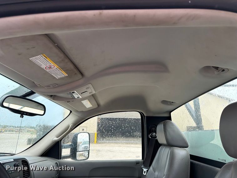image for item EV7002 2007 Chevrolet Silverado 2500HD utility bed pickup truck