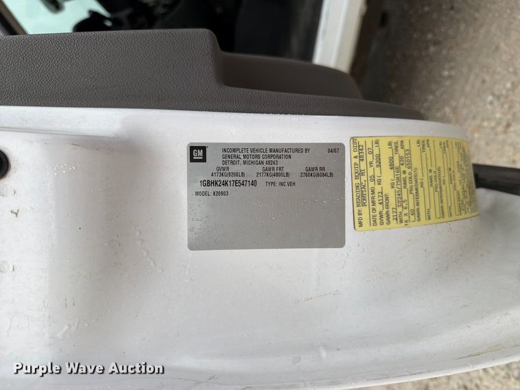 image for item EV7002 2007 Chevrolet Silverado 2500HD utility bed pickup truck