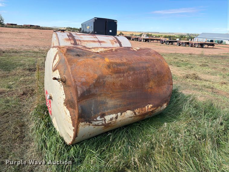 image for item EW1086 (2) fuel tanks