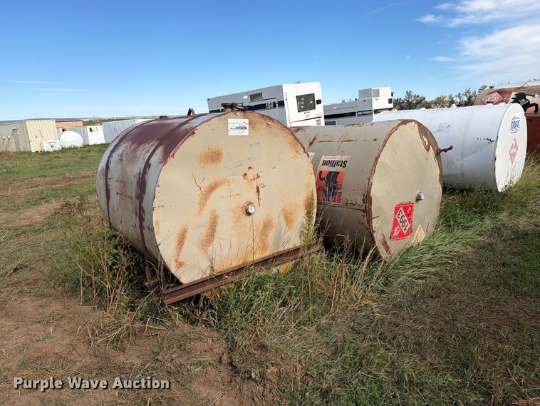 image for item EW1086 (2) fuel tanks