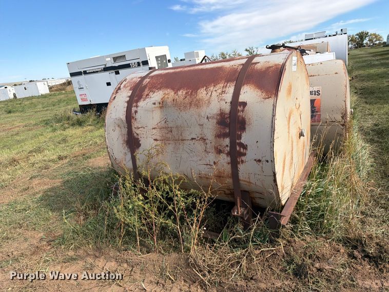 image for item EW1086 (2) fuel tanks