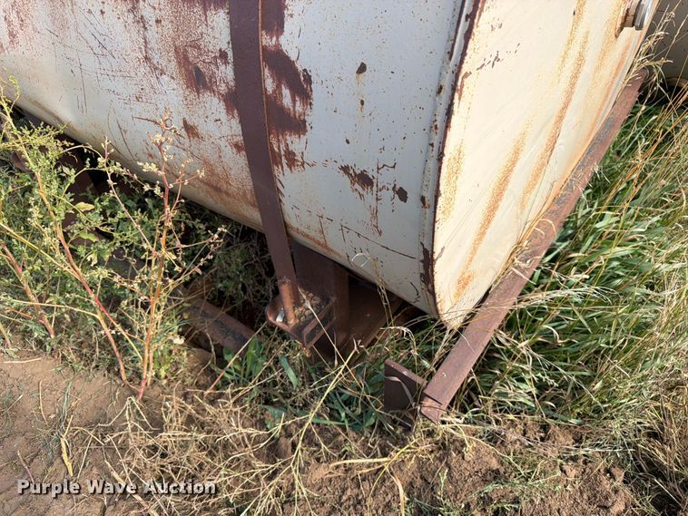 image for item EW1086 (2) fuel tanks