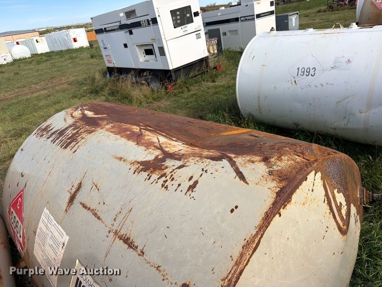 image for item EW1086 (2) fuel tanks