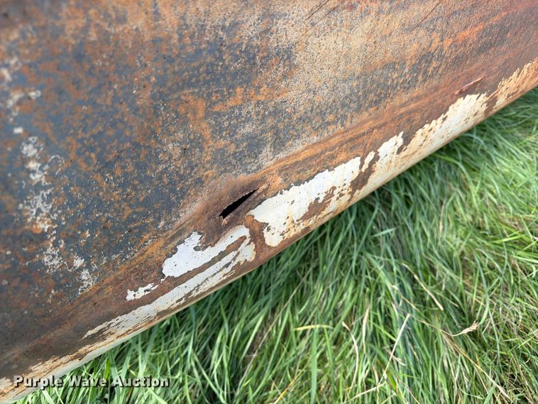 image for item EW1086 (2) fuel tanks