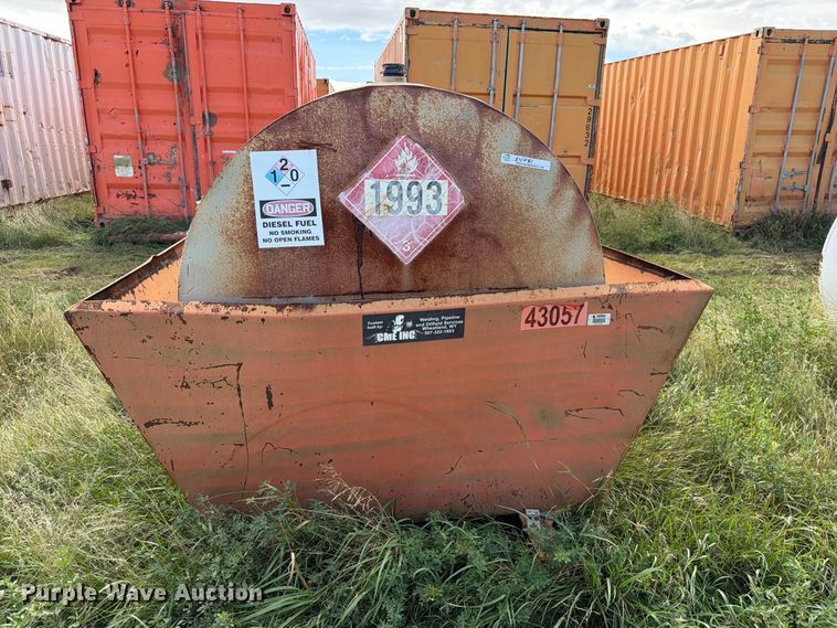 image for item EW1087 (2) fuel tanks