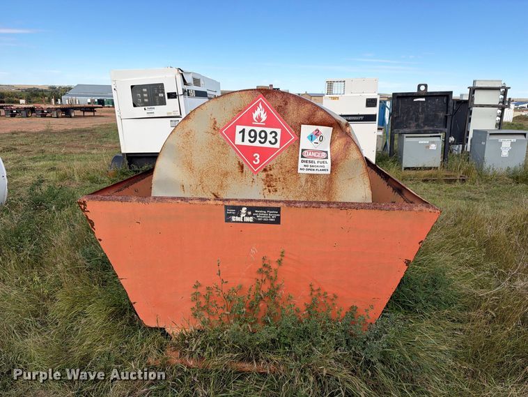 image for item EW1087 (2) fuel tanks