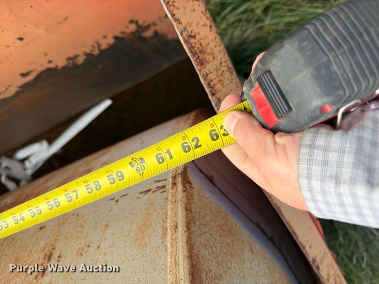 image for item EW1087 (2) fuel tanks