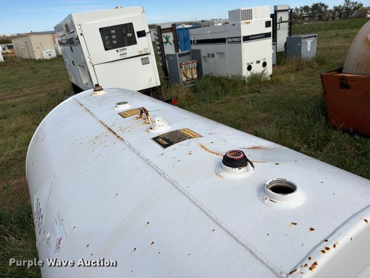image for item EW1087 (2) fuel tanks