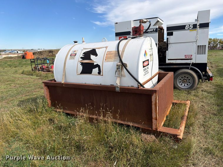 image for item EW1089 Fuel tanks