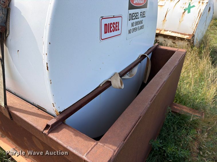 image for item EW1089 Fuel tanks