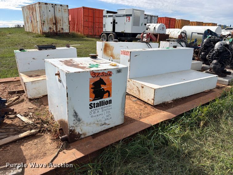 image for item EW1090 (5) fuel tanks