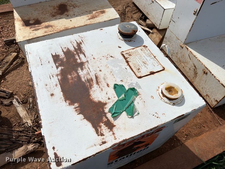 image for item EW1090 (5) fuel tanks