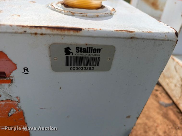 image for item EW1090 (5) fuel tanks