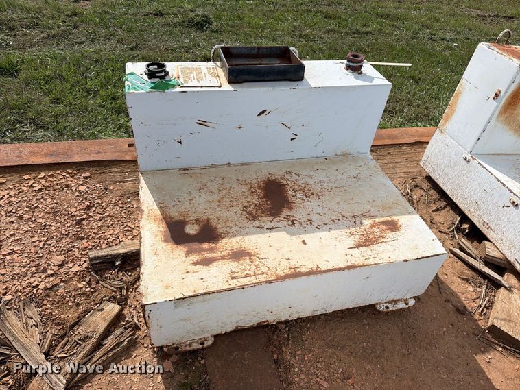 image for item EW1090 (5) fuel tanks