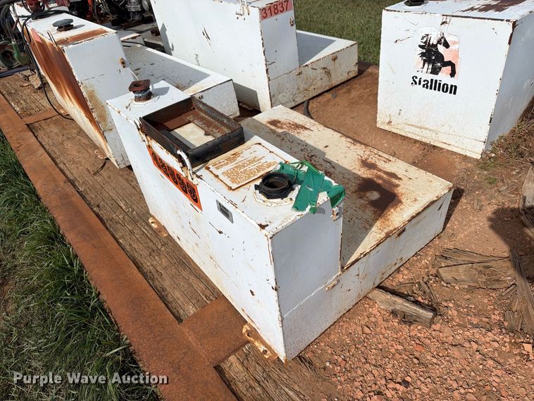 image for item EW1090 (5) fuel tanks