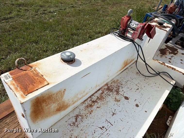 image for item EW1090 (5) fuel tanks