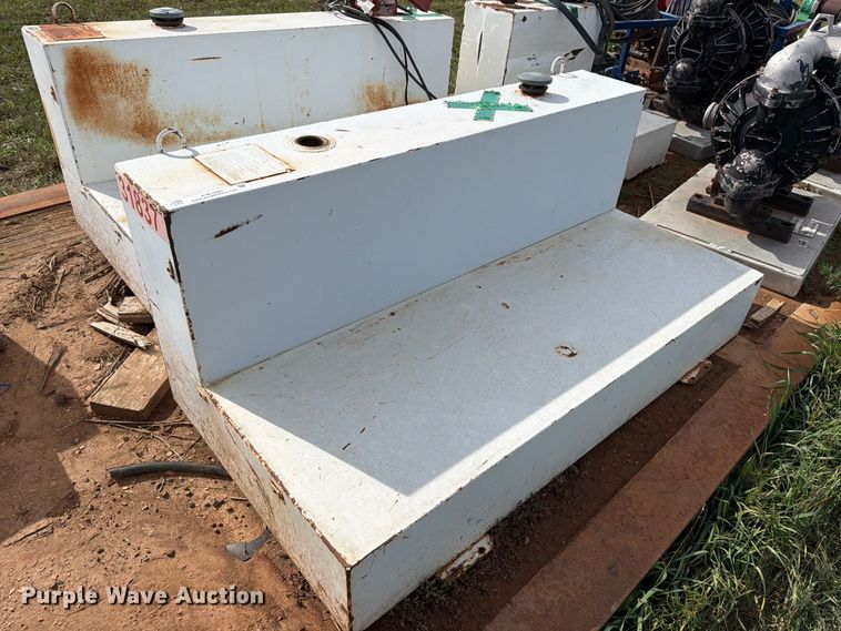 image for item EW1090 (5) fuel tanks