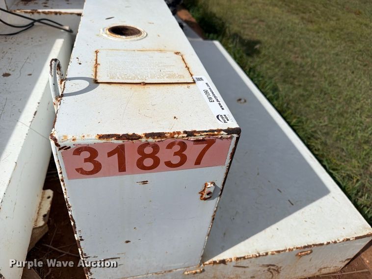 image for item EW1090 (5) fuel tanks