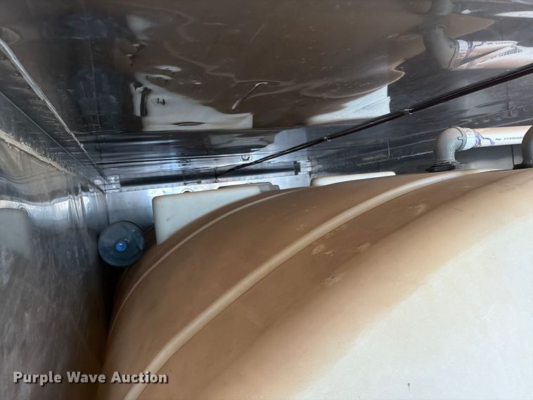 image for item EW1104 (2) water tank containers