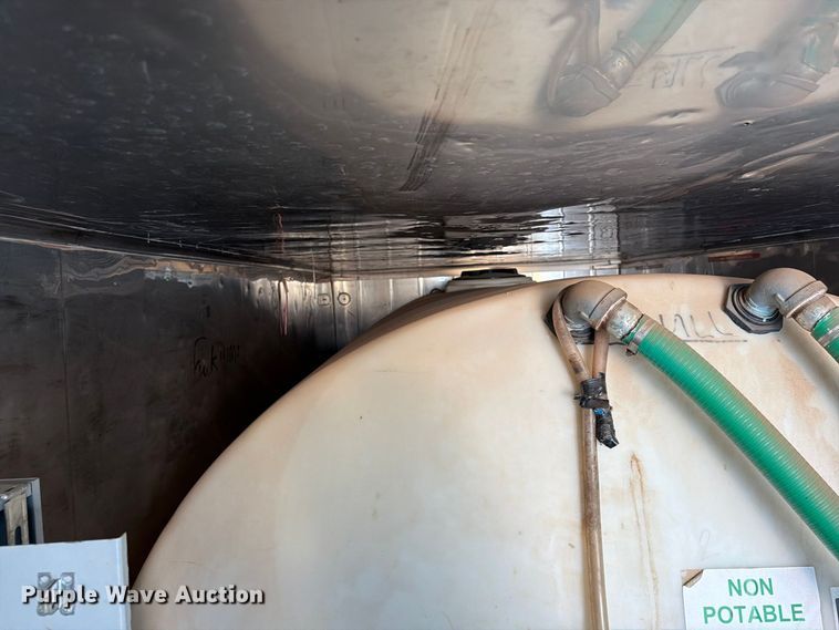 image for item EW1105 (2) water tank container