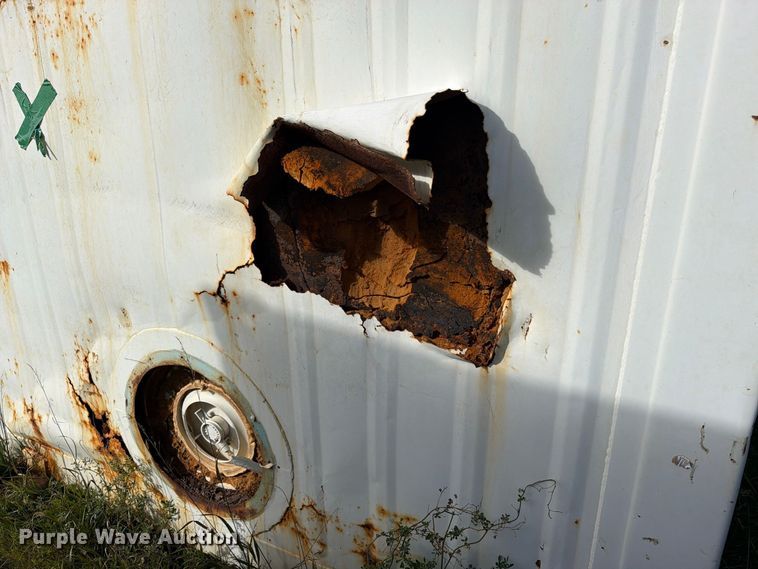 image for item EW1105 (2) water tank container