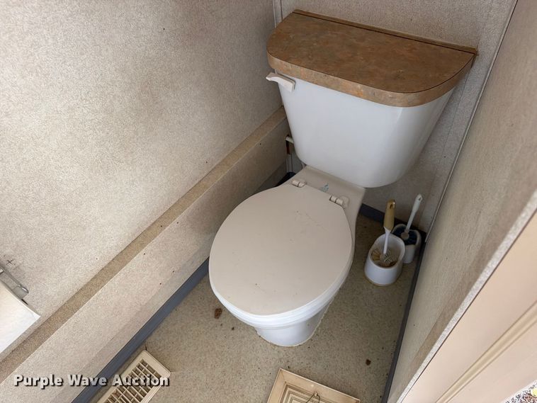 image for item EW1111 2003 Aburn ENG/GEO-4203 skid mounted living quarters 