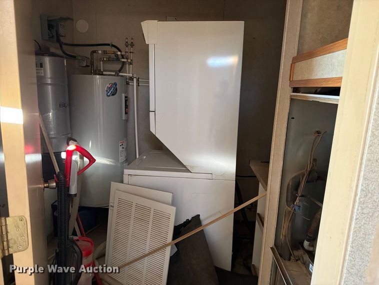 image for item EW1111 2003 Aburn ENG/GEO-4203 skid mounted living quarters 