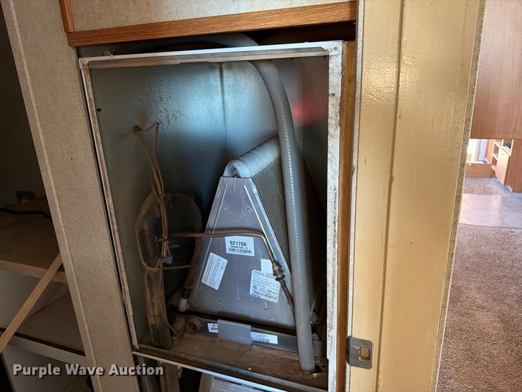 image for item EW1111 2003 Aburn ENG/GEO-4203 skid mounted living quarters 