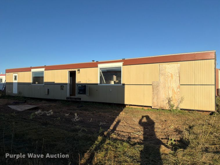 image for item EW1112 2007 Auburn ENG/GEU skid mounted living quarters 