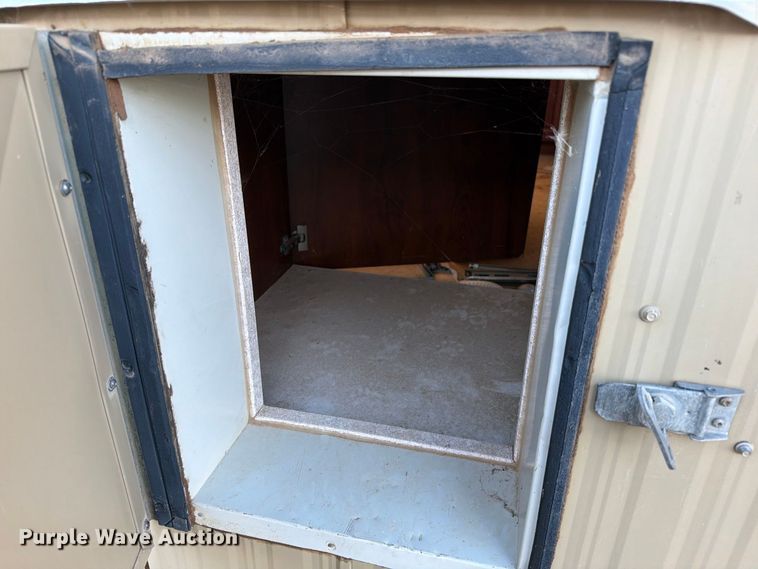 image for item EW1112 2007 Auburn ENG/GEU skid mounted living quarters 