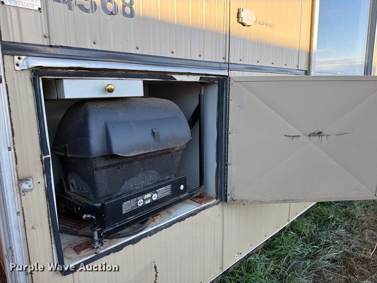 image for item EW1112 2007 Auburn ENG/GEU skid mounted living quarters 