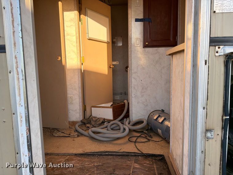 image for item EW1112 2007 Auburn ENG/GEU skid mounted living quarters 