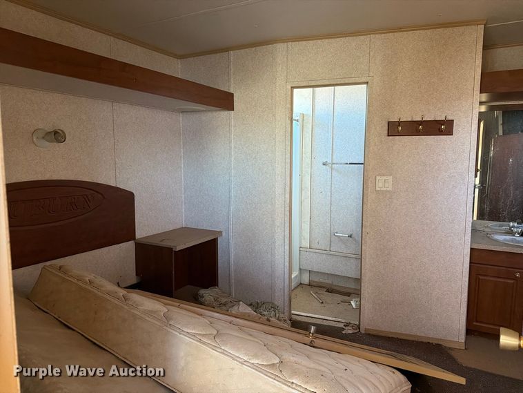 image for item EW1112 2007 Auburn ENG/GEU skid mounted living quarters 