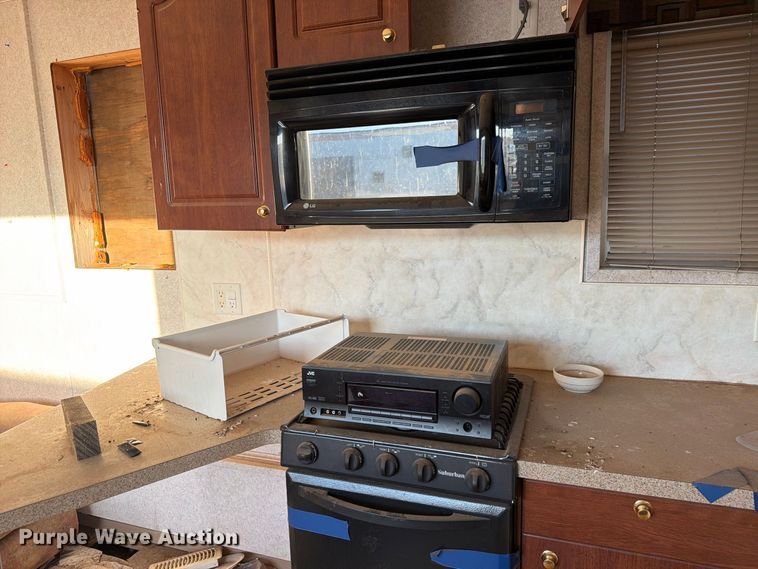 image for item EW1112 2007 Auburn ENG/GEU skid mounted living quarters 