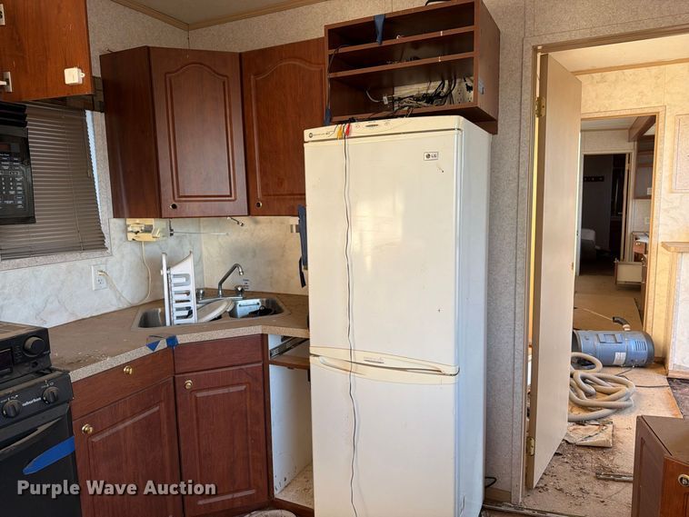 image for item EW1112 2007 Auburn ENG/GEU skid mounted living quarters 