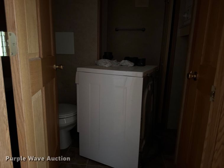 image for item EW1129 2005 Travco Wellsite skid mounted living quarters