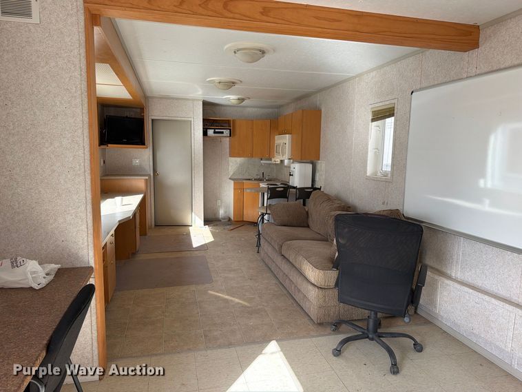 image for item EW1138 2005 Auburn Singles-4267 portable office