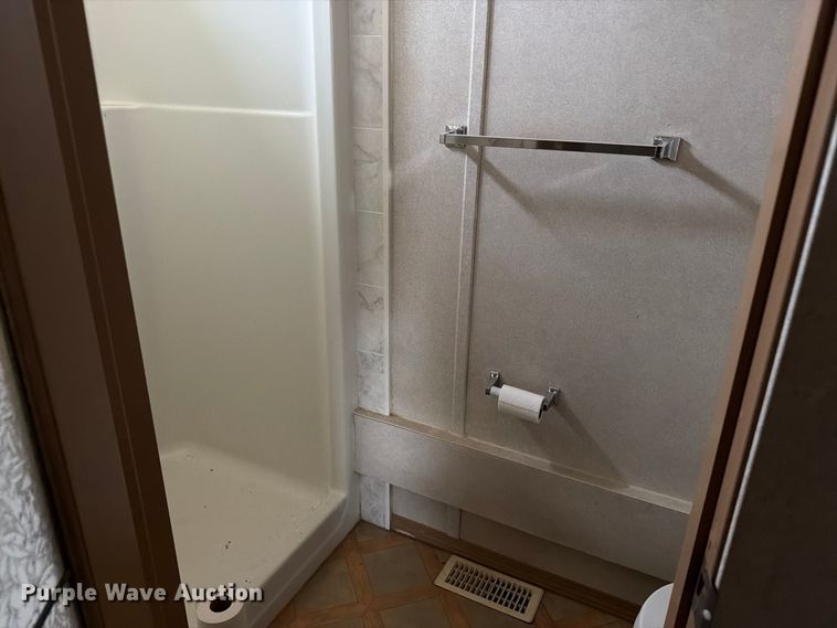 image for item EW1150 2004 Denille ENG/GEO-4233 skid mounted living quarters