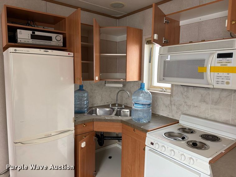 image for item EW1150 2004 Denille ENG/GEO-4233 skid mounted living quarters