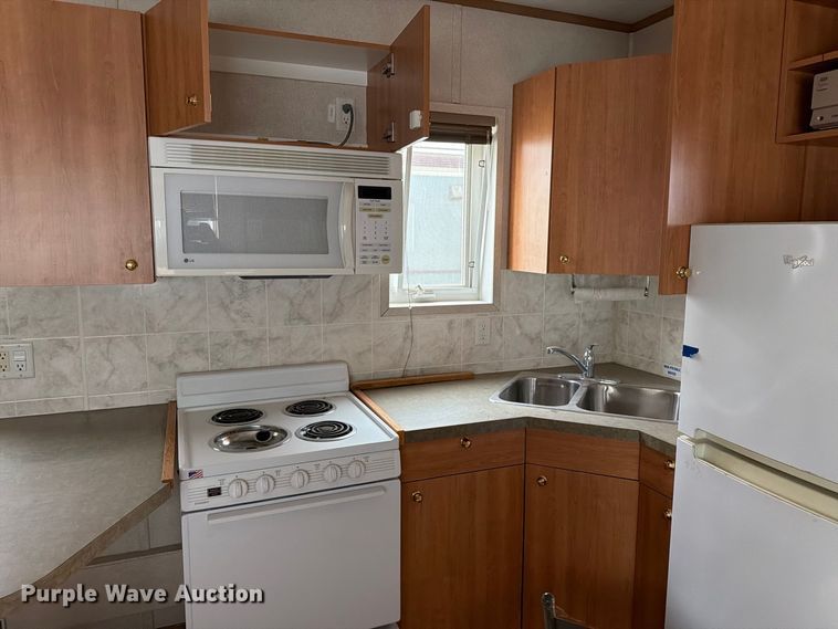 image for item EW1150 2004 Denille ENG/GEO-4233 skid mounted living quarters