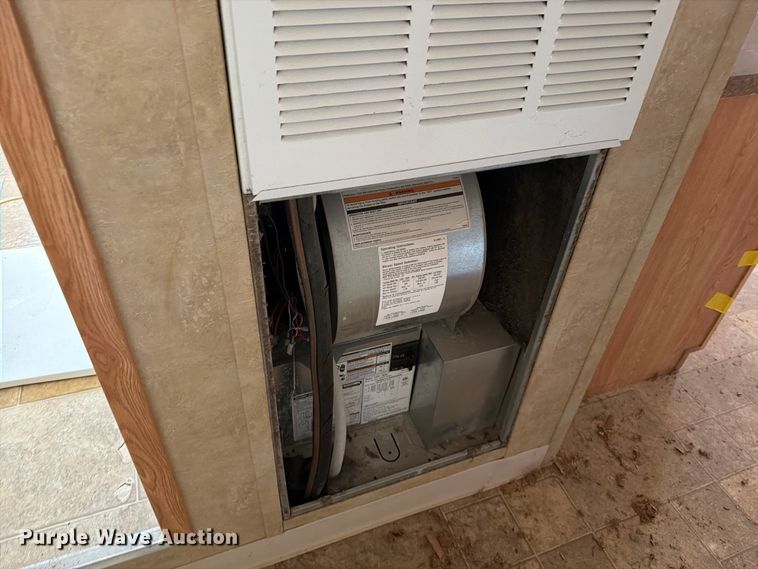 image for item EW1152 2011 Teton Skid mounted living quarters