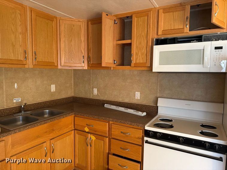 image for item EW1152 2011 Teton Skid mounted living quarters