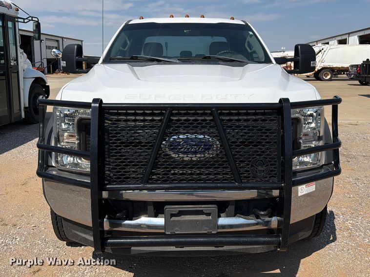 image for item EW8963 2019 Ford F550 truck cab and chassis