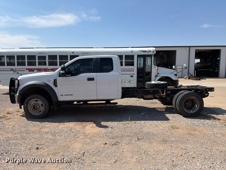 image for item EW8963 2019 Ford F550 truck cab and chassis