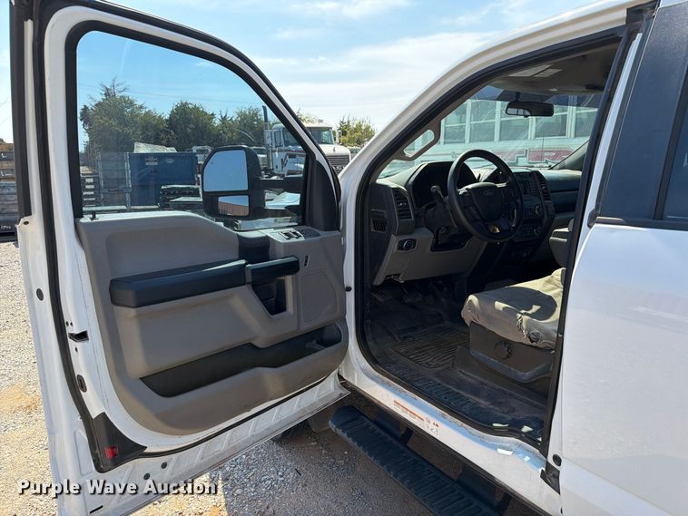 image for item EW8963 2019 Ford F550 truck cab and chassis