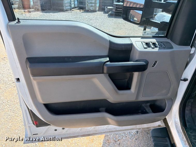 image for item EW8963 2019 Ford F550 truck cab and chassis