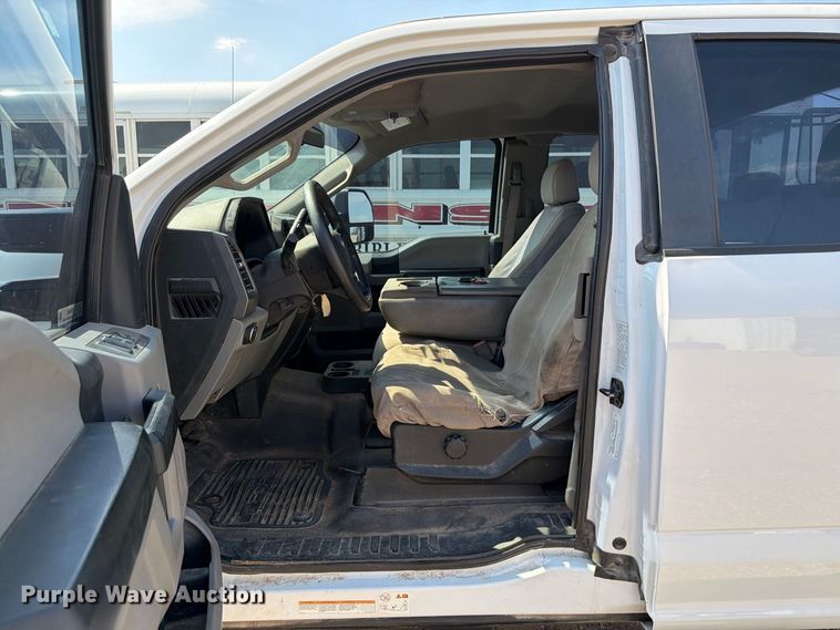 image for item EW8963 2019 Ford F550 truck cab and chassis