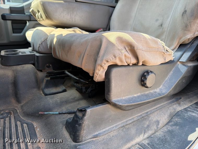 image for item EW8963 2019 Ford F550 truck cab and chassis