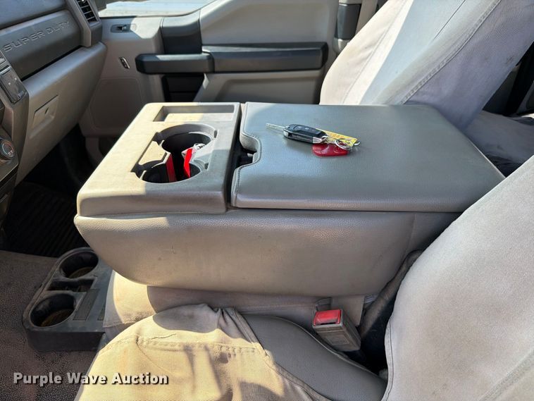 image for item EW8963 2019 Ford F550 truck cab and chassis